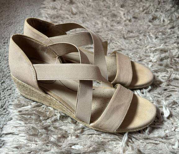 Life Stride Beige Wedges