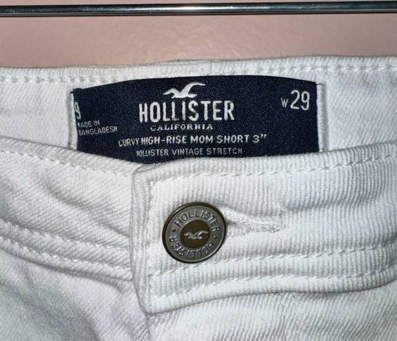 Hollister White Cherry Embroidered Curvy High Rise Mom Short 3” Size 9 NWOT!