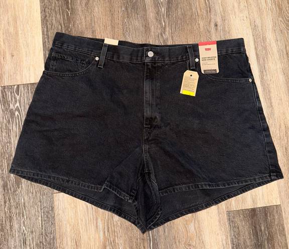 Levi’s NWT  High Waisted Mom Shorts