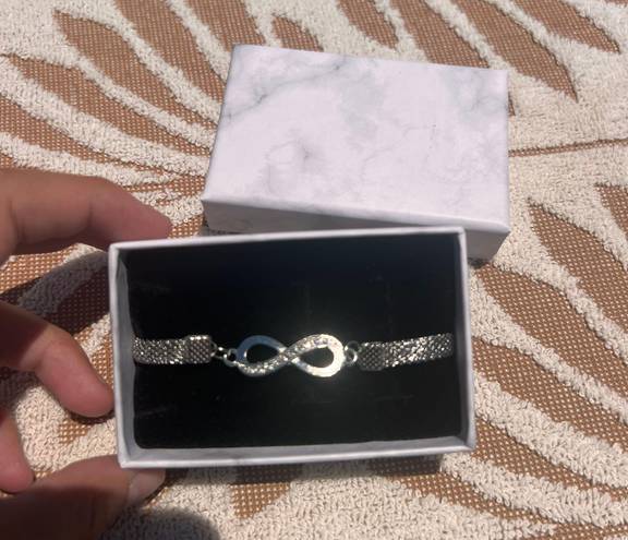 infinity NWOT SILVER  BRACELET