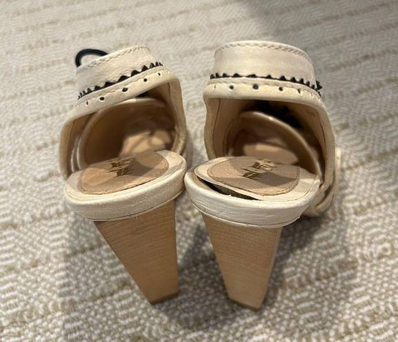 L.A.M.B. Gwen Stefani Cream & Black “Hoshi” Heels | Size 6.5