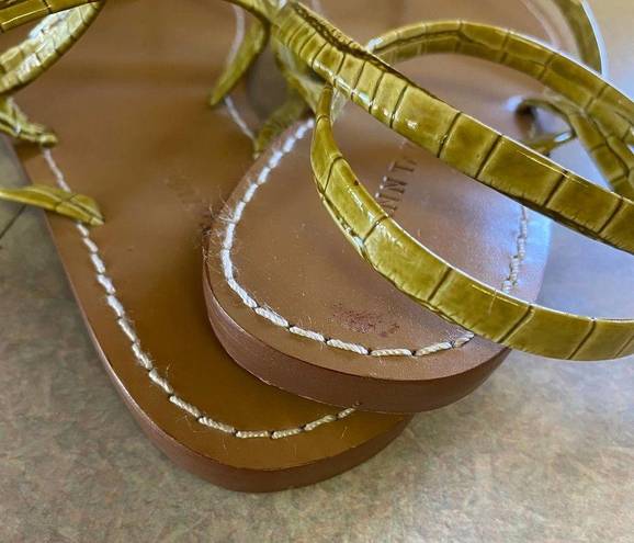 Ann Taylor  Yellow Croc Strappy Coastal Grandma Minimalist Beach Swim Sandals