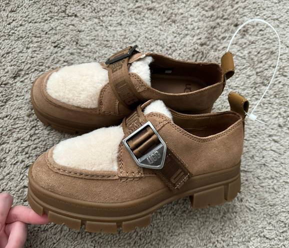 UGG Ashton Shoe Suede Chestnut