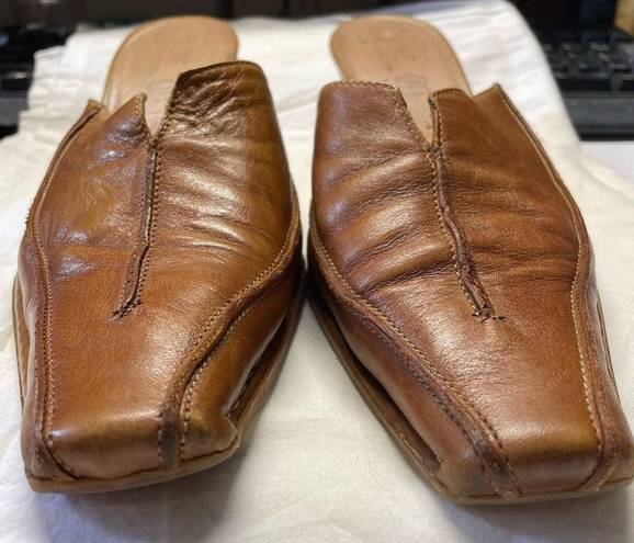 Vera Pelle Authentic Italian leather  slip on heels with stitching Size 8.5