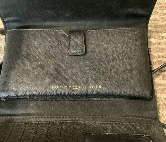 Tommy Hilfiger Women's  Black Color Crossbody Wallet Purse Preowned