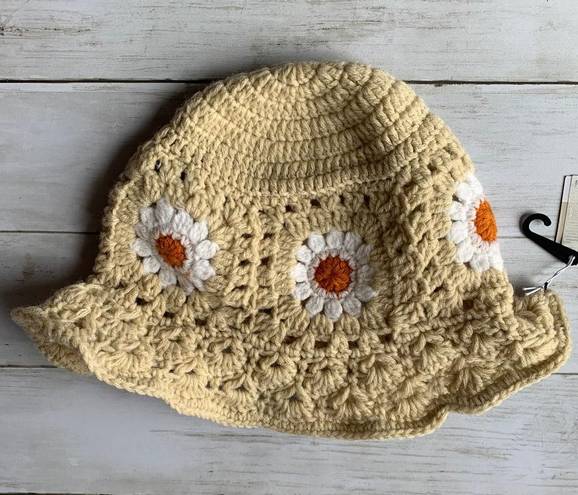 BP NWT  Floral Knit Wire Rim Hat in Tan