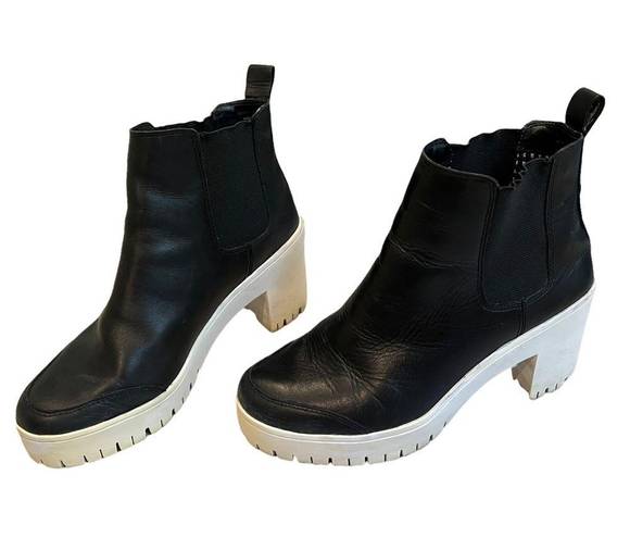 DKNY  Chunky Lug Sole Chelsea Platform Ankle Boot