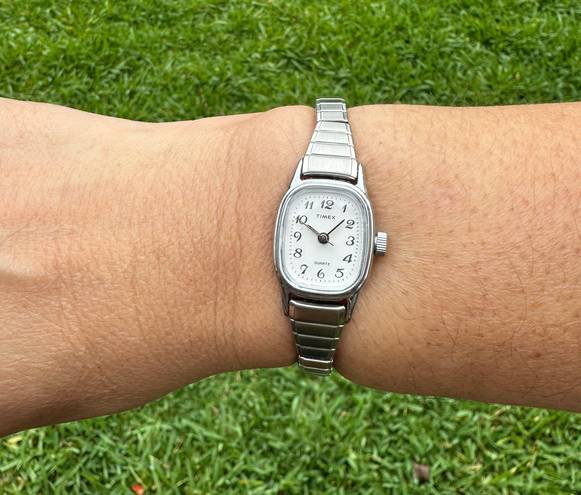 Vintage Timex Ladies Quartz Wrist Watch w/ Metal Expansion Wristband Silver