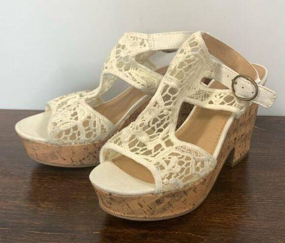 American Eagle  Women's Ivory Lace Peep Toe Cork Wedge Sandals White Size 8 WIDE