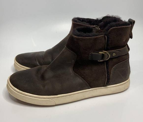 Olukai  Pehuea Hulu boots leather with shearling lining size 8