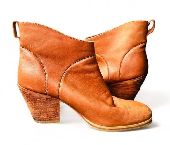 ma*rs 𝅺RACHEL Comey shoes  Ankle Booties in Whiskey Leather