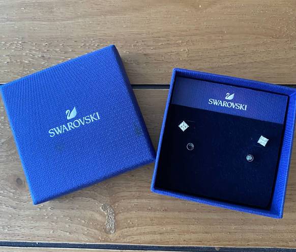 Swavorski Swarovski earrings set (2) pairs Beautiful