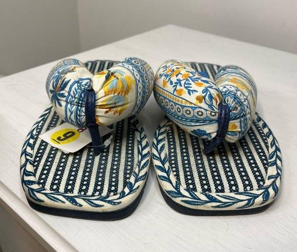 Farm Rio  Blue Puffy Sandals Flip Flops Sz 9