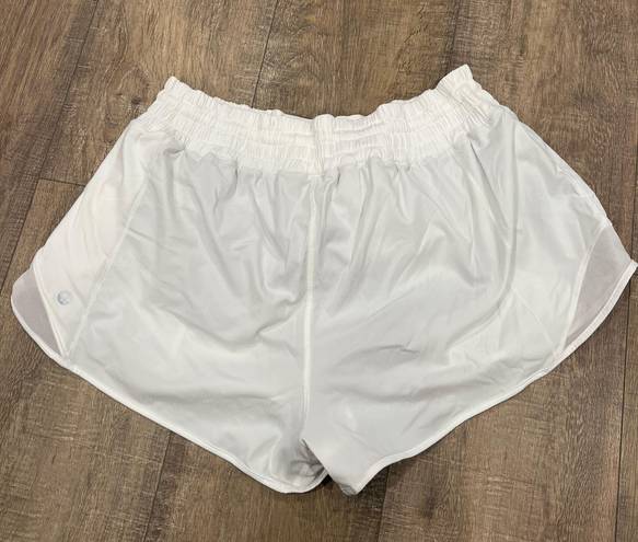 Lululemon white high rise hotty hot  shorts 2.5”