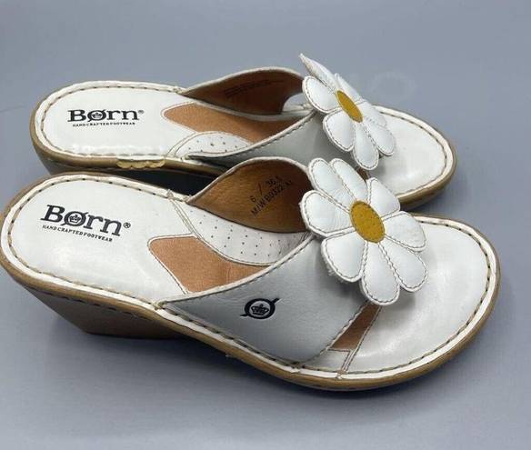 Daisy Born  Shoes Womens 6 Flip Flop Sandals Flower White Yellow Wedge Heel