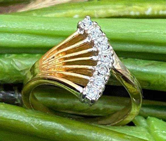 Vintage 18K HGE Gold plated Clear Stone Fan Ring Size 7