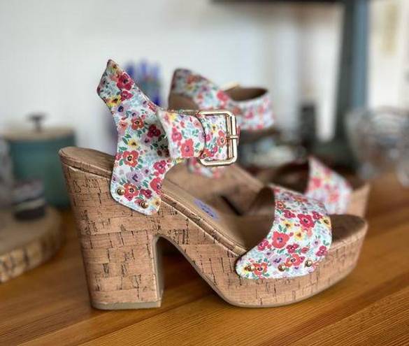 Cute chunky floral print high heel shoes size 8.5 never worn like new!