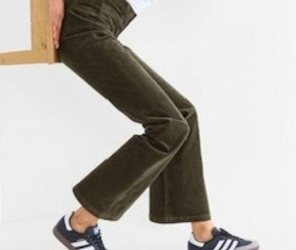 Gap  70s Flare High Rise Corduroy Jeans in Mistletoe Size 26