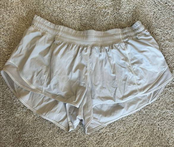 Lululemon White Hotty Hot 2.5” Shorts