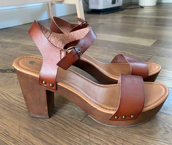 Big Buddha Brown Platform Heels Size 11