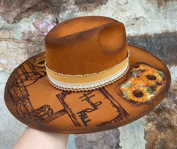 Idyllwind Nwt “Howdy Fall”  Spice OS Hand Burned Felt Hat