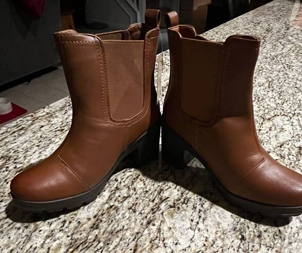 Bella Marie NWT  Heeled Boots