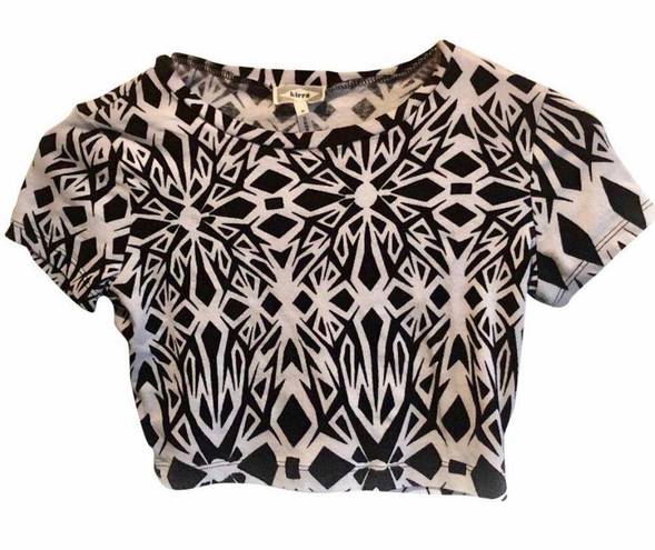 Kirra  black and white short sleeved  crop top