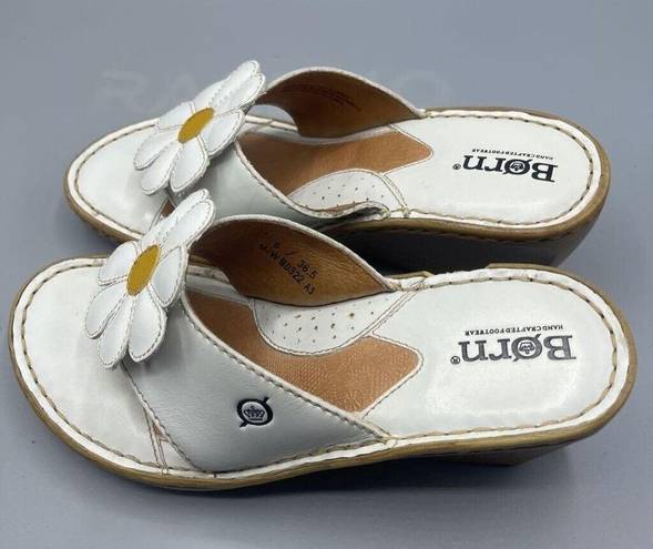 Daisy Born  Shoes Womens 6 Flip Flop Sandals Flower White Yellow Wedge Heel