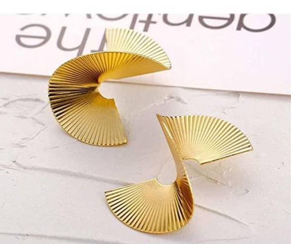 Twisted Gold  Statement Geometric Earrings For Women