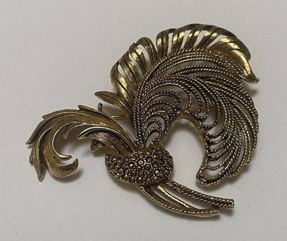 Oscar de la Renta Beautiful Vintage Signed Oscar Brooch Pin Gold Tone Feathers - 