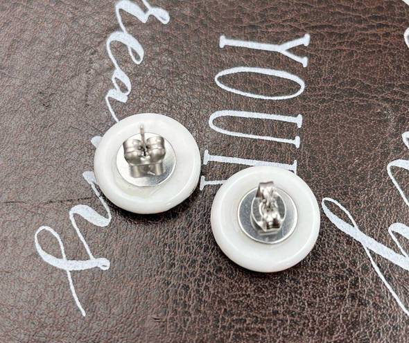 Daisy Vintage 1960s Retro White  Floral Cabochon Stainless Steel Earring Studs