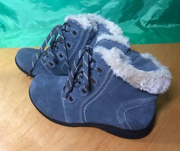 Earth Origins  Women’s Suede Fuzzy Ankle Bootie Size 6.5W