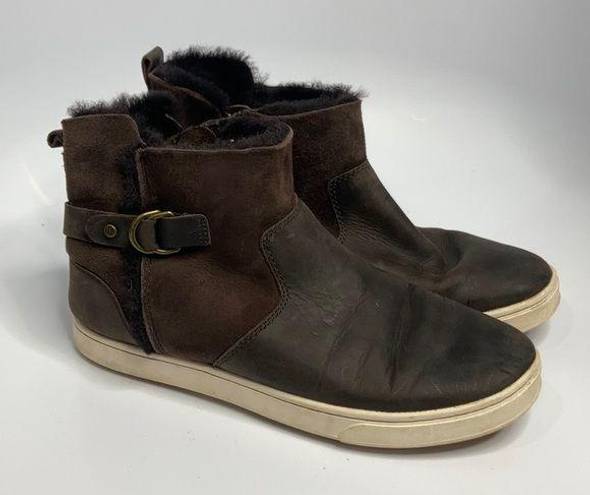 Olukai  Pehuea Hulu boots leather with shearling lining size 8