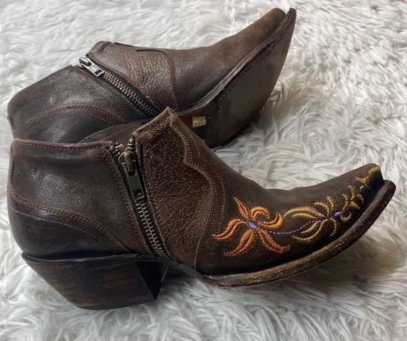 Charlie 1 Horse  western ankle boots 8