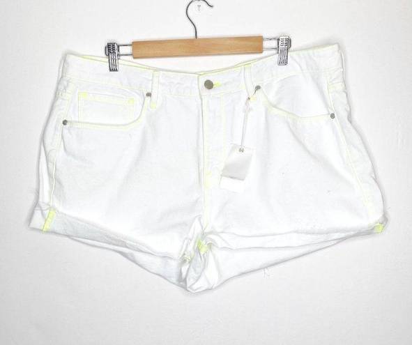 Good American  Plus Size Good 90's Denim Short Raw Hem in White Size 14 or 32