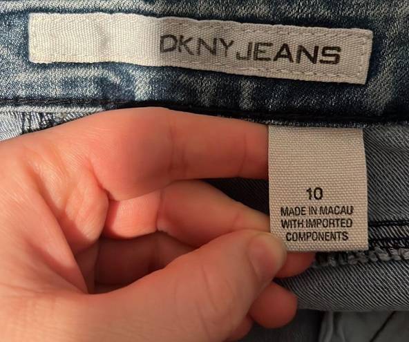 DKNY  jeans . Size 10‎