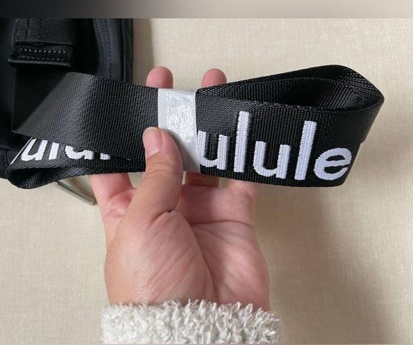 Lululemon everywhere belt bag 1L wordmark logo