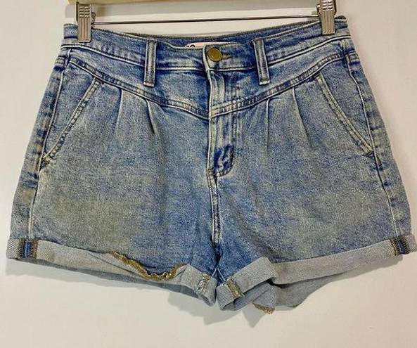 SO  Women’s High Rise Mom Shorts Denim Jean Short Light Blue Wash Size 9