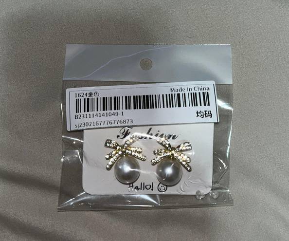 Amazon Pearl Bow Earrings