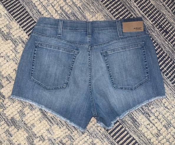 Ariat NWOT  boyfriend denim jean shorts