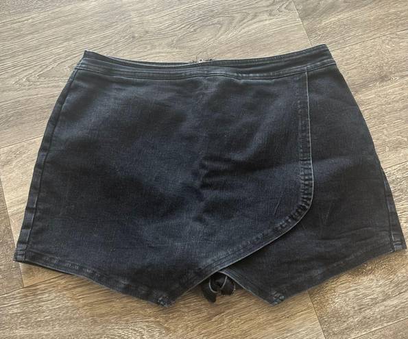 Boutique Black Denim Skort Size Large