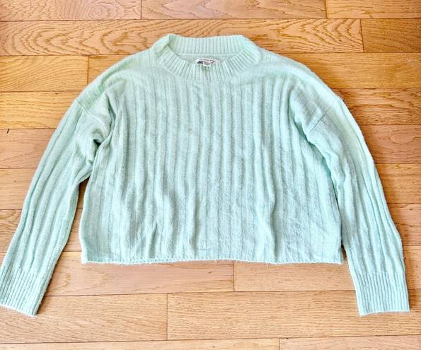 American Eagle Outfitters Green Cropped Sweater