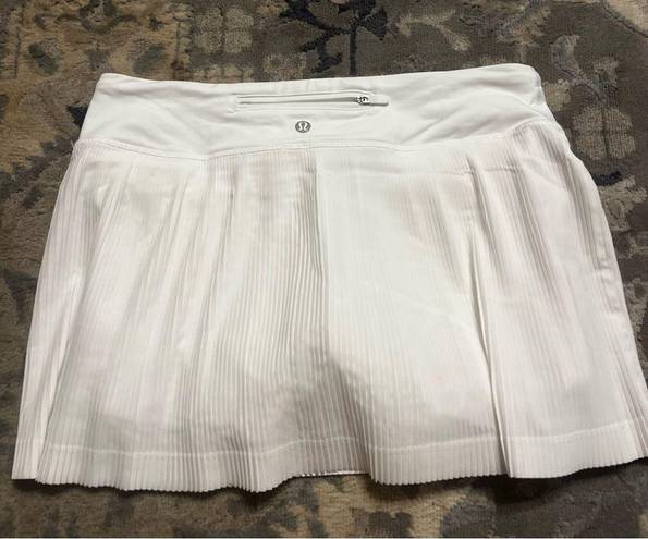 Lululemon Women’s  pleated skirt size 6 white