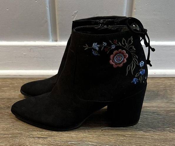 Unisa  Floral Embroidered Booties Black Faux Suede Size 7.5 Women’s Boho Country