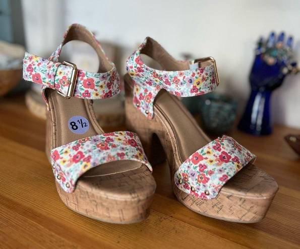 Cute chunky floral print high heel shoes size 8.5 never worn like new!