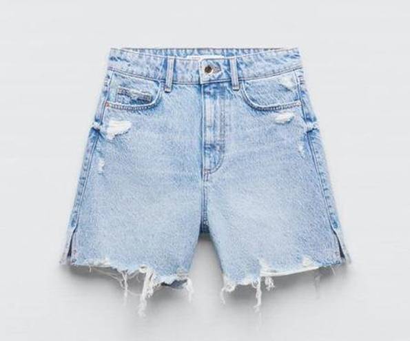 ZARA  HIGH RISE RIPPED DENIM SHORTS!