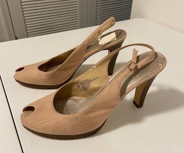 Isaac Mizrahi  tan peep toe heels — size 9.5