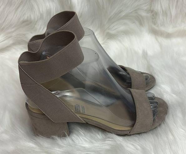 Liz Claiborne  Womens Beige Heeled Sandals Sz. 6 BIN 13