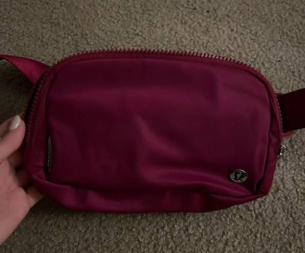 Lululemon Everywhere Belt Bag