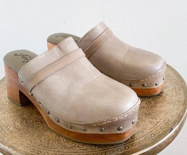 Free People Calabasas Taupe Leather Clogs